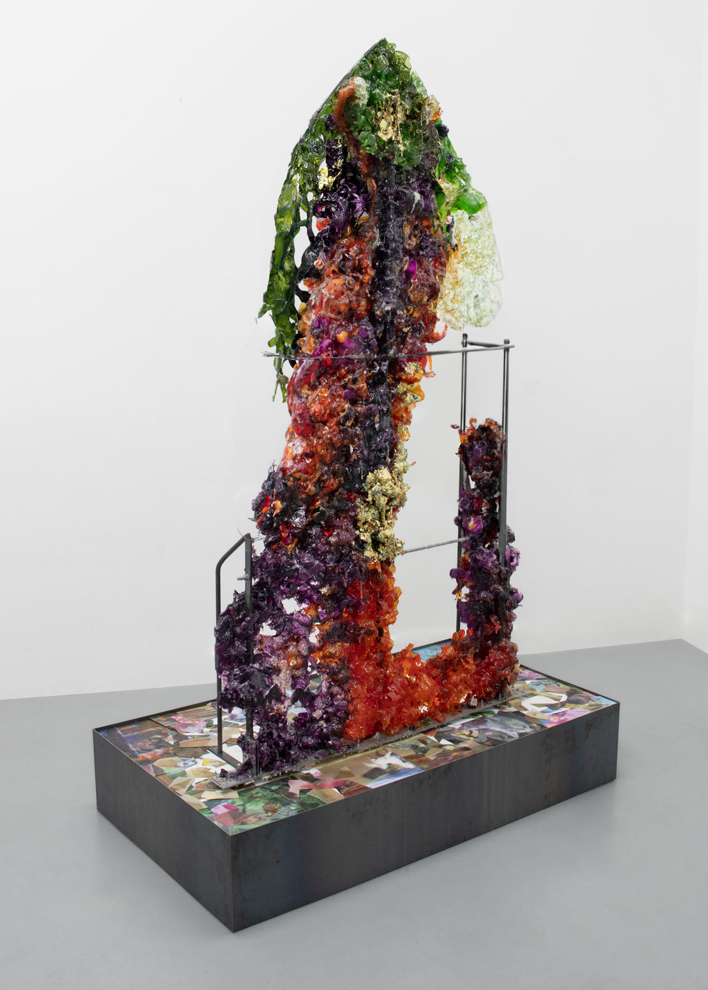 Coralline Arch. Glass-wax, steel, wood, lenticular holograms, gold-leaf. 180cm(H) x 120cm(W) x 60cm(D), 2022 Coralline Arch. Glass-wax, steel, wood, lenticular holograms, gold-leaf. 180cm(H) x 120cm(W) x 60cm(D), 2022